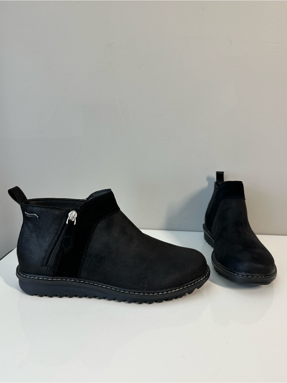 Skechers Arch Fit Mojave Black Suede Slip On Booties Size 7.5